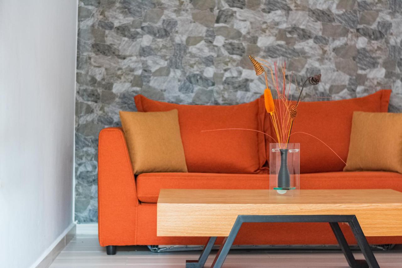 Design Suites Efharis Nea Peramos  Ngoại thất bức ảnh
