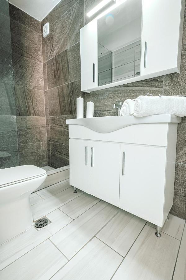 Design Suites Efharis Nea Peramos  Ngoại thất bức ảnh