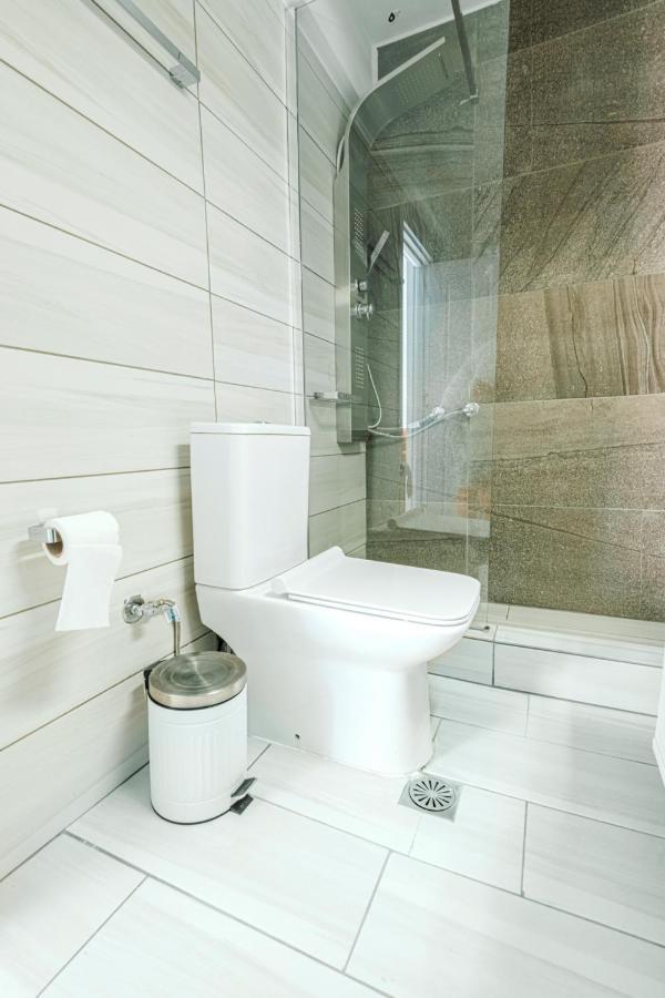 Design Suites Efharis Nea Peramos  Ngoại thất bức ảnh