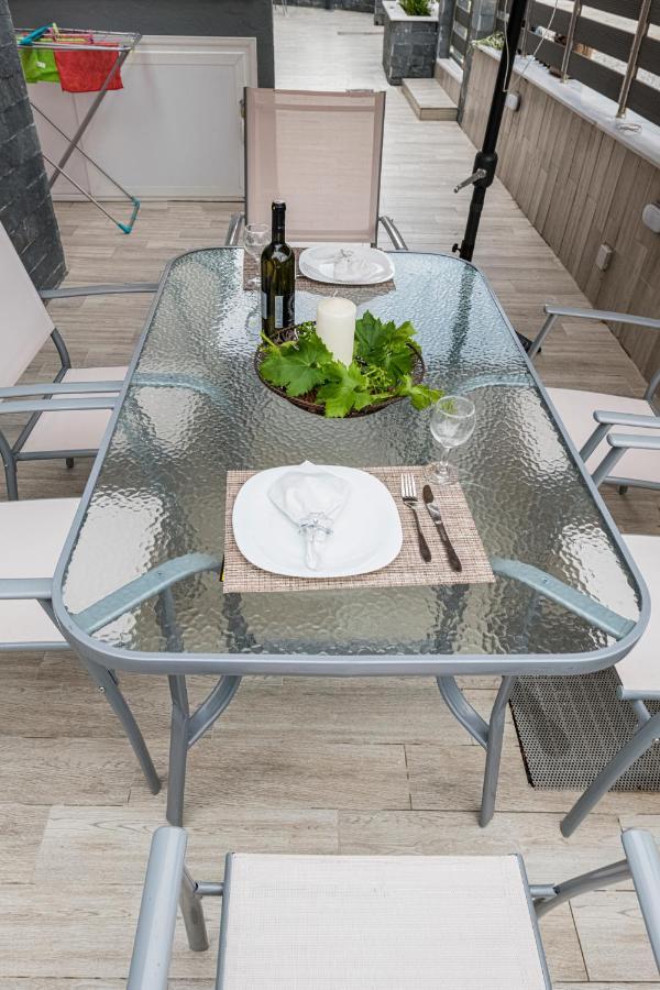 Design Suites Efharis Nea Peramos  Ngoại thất bức ảnh