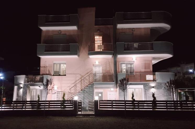 Design Suites Efharis Nea Peramos  Ngoại thất bức ảnh